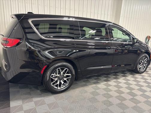 PXJ 2027 Chrysler Pacifica LIMITED