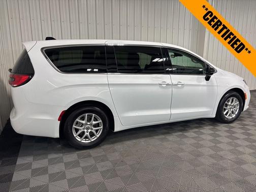 2024 Chrysler Pacifica Touring-L