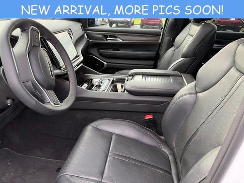 Bright White Clearcoat 2023 Jeep Wagoneer Series III
