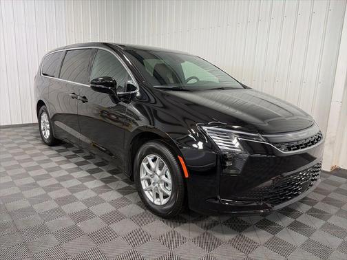 PXJ 2027 Chrysler Pacifica SELECT