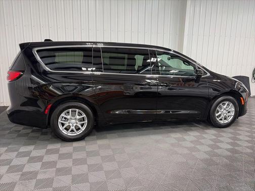 PXJ 2027 Chrysler Pacifica SELECT