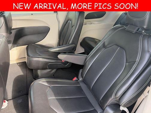 2024 Chrysler Pacifica Touring-L