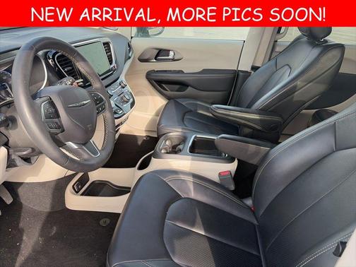 2024 Chrysler Pacifica Touring-L