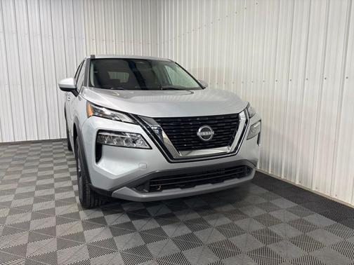 Brilliant Silver Metallic 2023 Nissan Rogue SV