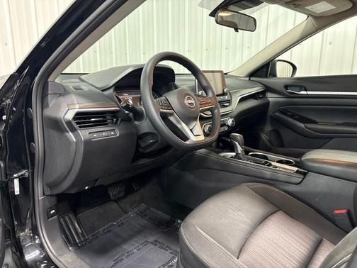Black 2023 Nissan Altima 2.5 SV