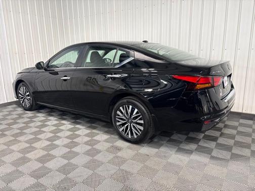 Black 2023 Nissan Altima 2.5 SV