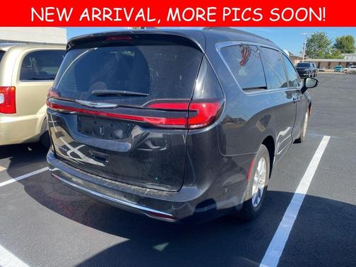 2022 Chrysler Pacifica Touring-L