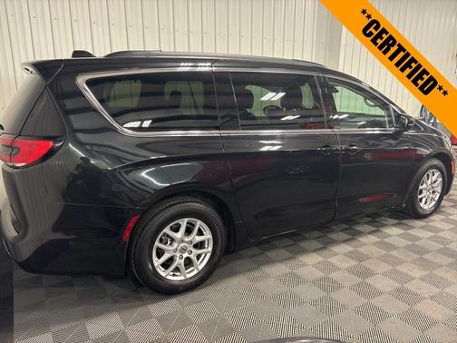 2022 Chrysler Pacifica Touring-L