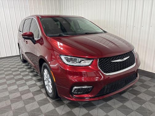 2023 Chrysler Pacifica Touring-L
