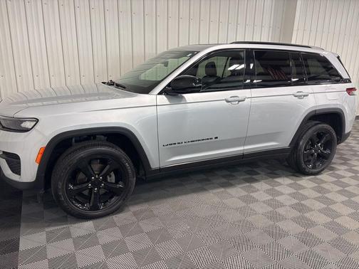 2022 Jeep Grand Cherokee Altitude