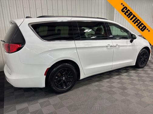 2021 Chrysler Voyager LXI