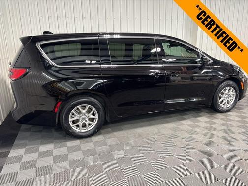 2024 Chrysler Pacifica Touring-L