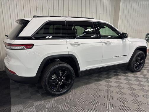 Bright White Clearcoat 2026 Jeep Grand Cherokee Limited