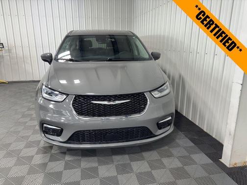 2023 Chrysler Pacifica Touring-L