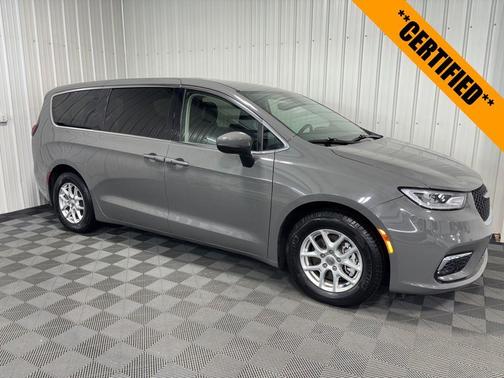 2023 Chrysler Pacifica Touring-L