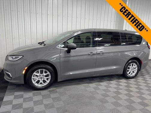 2023 Chrysler Pacifica Touring-L