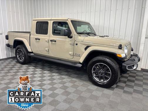 Limited Edition Gobi Clearcoat 2022 Jeep Gladiator Overland