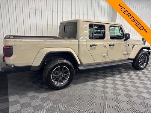 Limited Edition Gobi Clearcoat 2022 Jeep Gladiator Overland