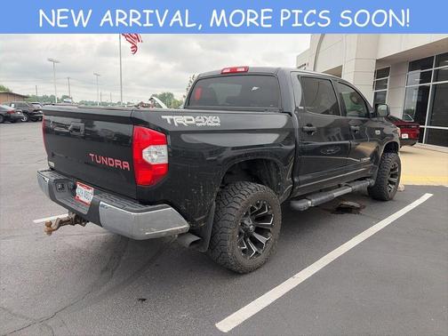 Midnight Black Metallic 2018 Toyota Tundra SR5