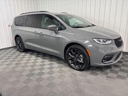 2022 Chrysler Pacifica Touring-L