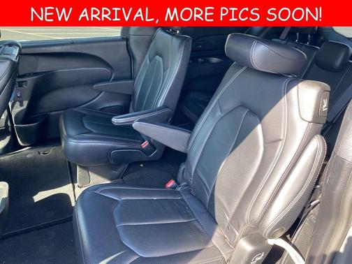 2022 Chrysler Pacifica Touring-L