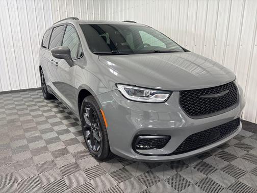 2022 Chrysler Pacifica Touring-L