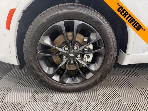White Knuckle Clearcoat 2023 Dodge Durango R/T