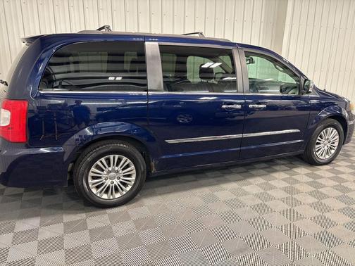 2015 Chrysler Town & Country Touring-L