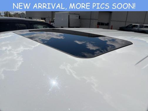 Bright White Clearcoat 2016 RAM 1500 Laramie