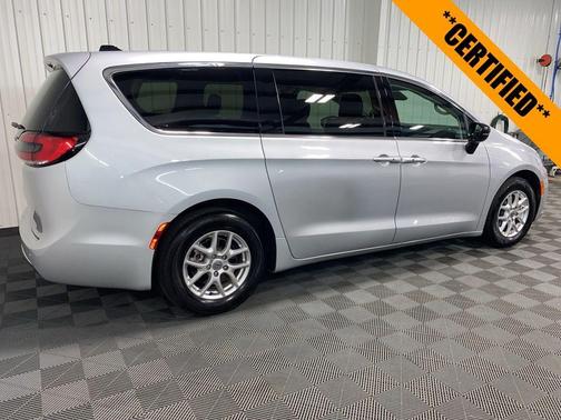 2024 Chrysler Pacifica Touring-L