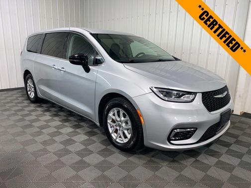 2024 Chrysler Pacifica Touring-L