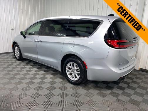 2024 Chrysler Pacifica Touring-L