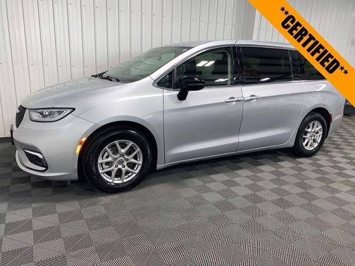 2024 Chrysler Pacifica Touring-L
