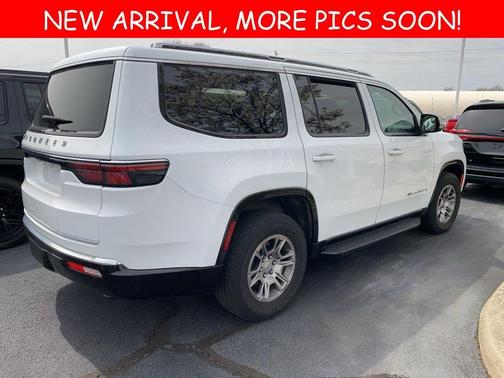 2023 Jeep Wagoneer Base