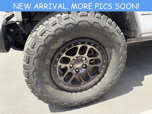 Bright White Clearcoat 2023 Jeep Wrangler Rubicon