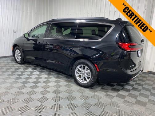 2022 Chrysler Pacifica Touring-L