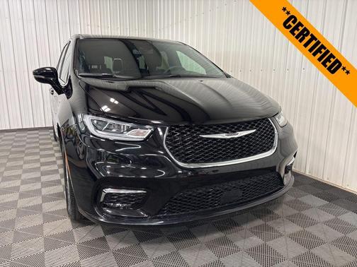 Diamond Black 2025 Chrysler Pacifica Select