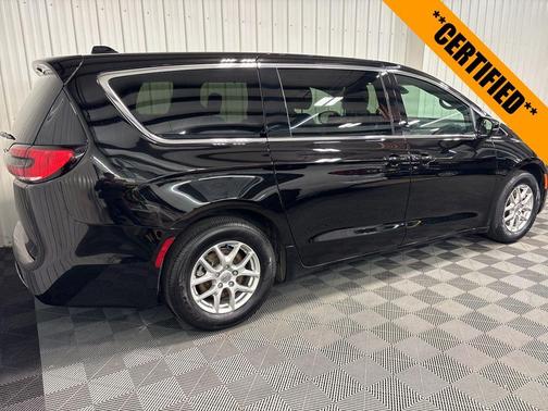 Diamond Black 2025 Chrysler Pacifica Select