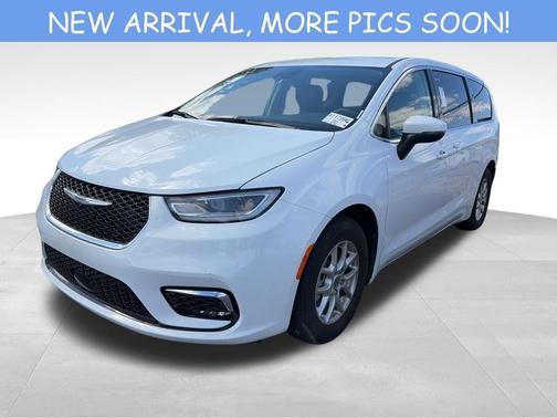 Bright White Clearcoat 2023 Chrysler Pacifica Touring-L
