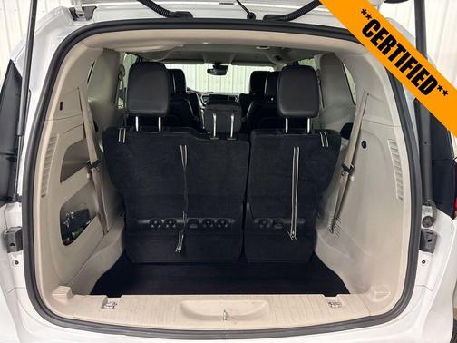 Bright White Clearcoat 2023 Chrysler Pacifica Touring-L