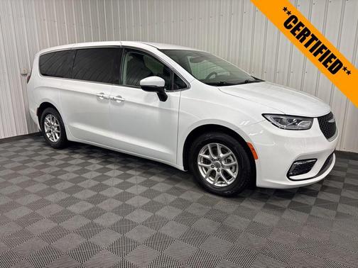 Bright White Clearcoat 2023 Chrysler Pacifica Touring-L