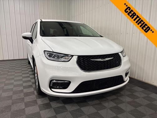 Bright White Clearcoat 2023 Chrysler Pacifica Touring-L