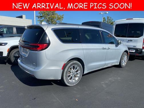 2022 Chrysler Pacifica Touring-L