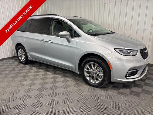 Silver Mist Clearcoat 2022 Chrysler Pacifica Touring-L