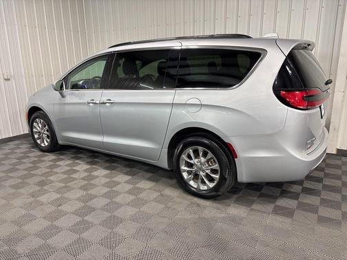 2022 Chrysler Pacifica Touring-L