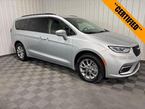2022 Chrysler Pacifica Touring-L