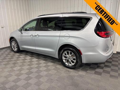 2022 Chrysler Pacifica Touring-L