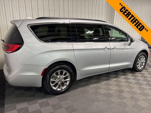 2022 Chrysler Pacifica Touring-L