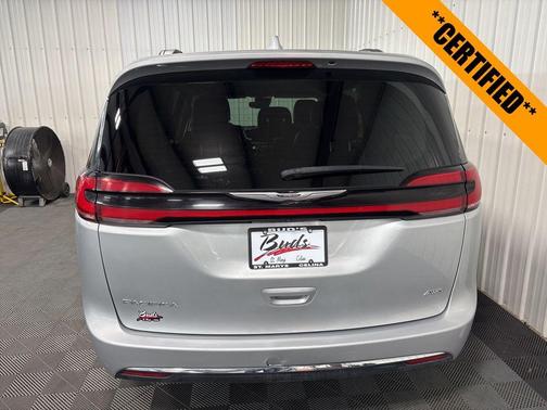 2022 Chrysler Pacifica Touring-L