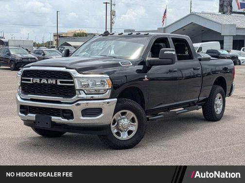 Diamond Black Crystal Pearlcoat 2023 RAM 2500 Tradesman Crew Cab 4x4 6'4' Box